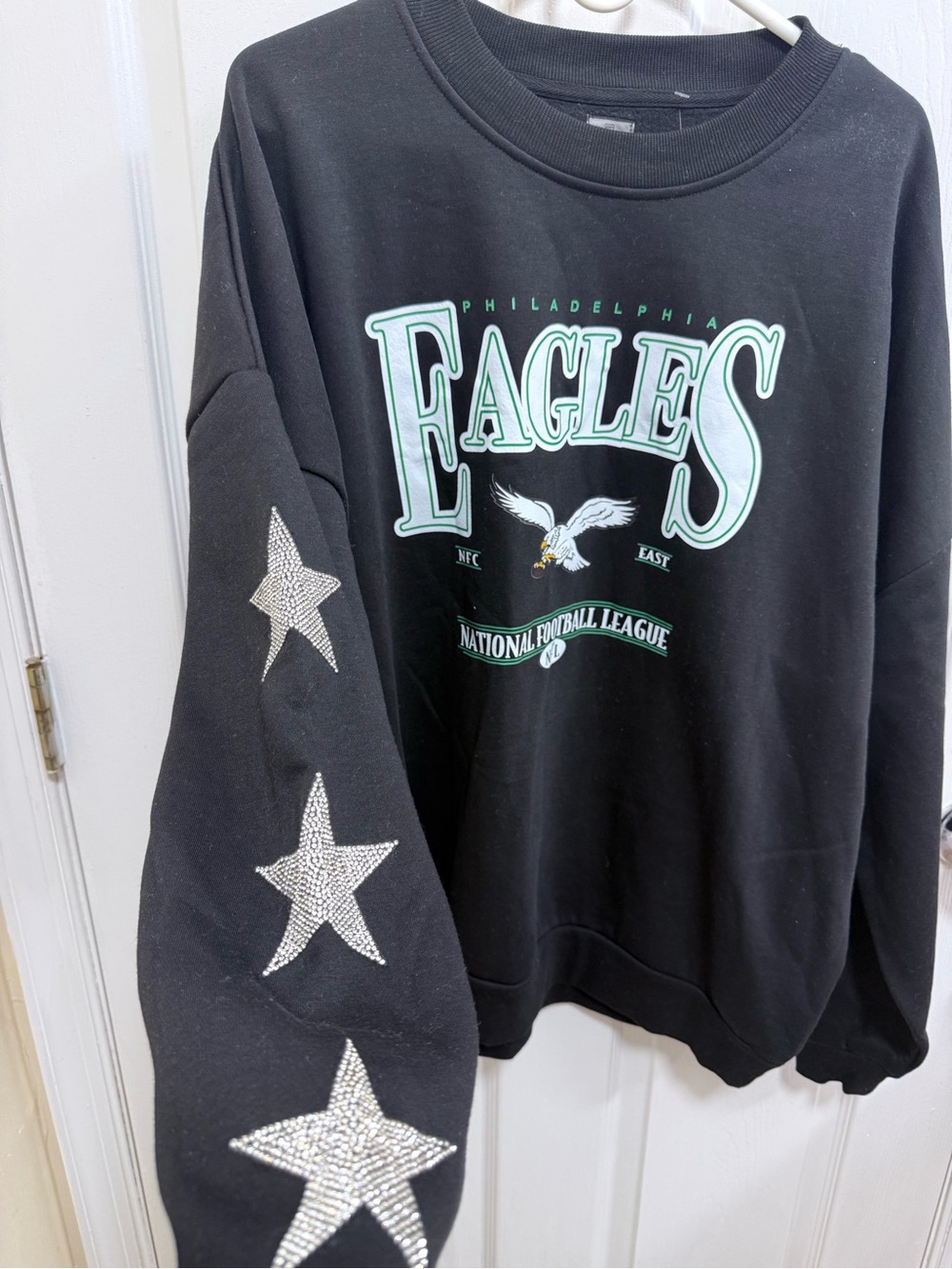 NWT Philadelphia Eagles Oversized Black Rhinestone Star Sleeve Oversized Pullove - Picture 6 of 8